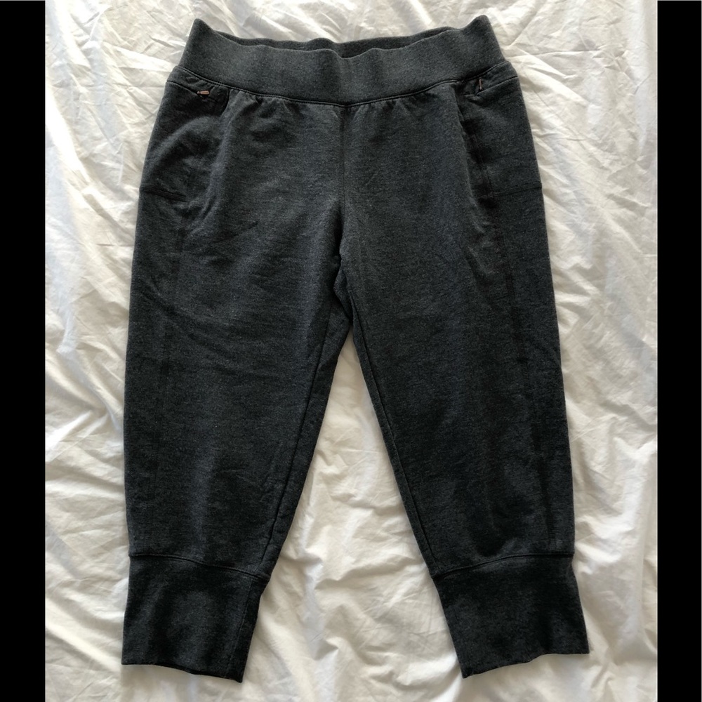 CALIA by Carrie Underwood Jogger Capris - M/L